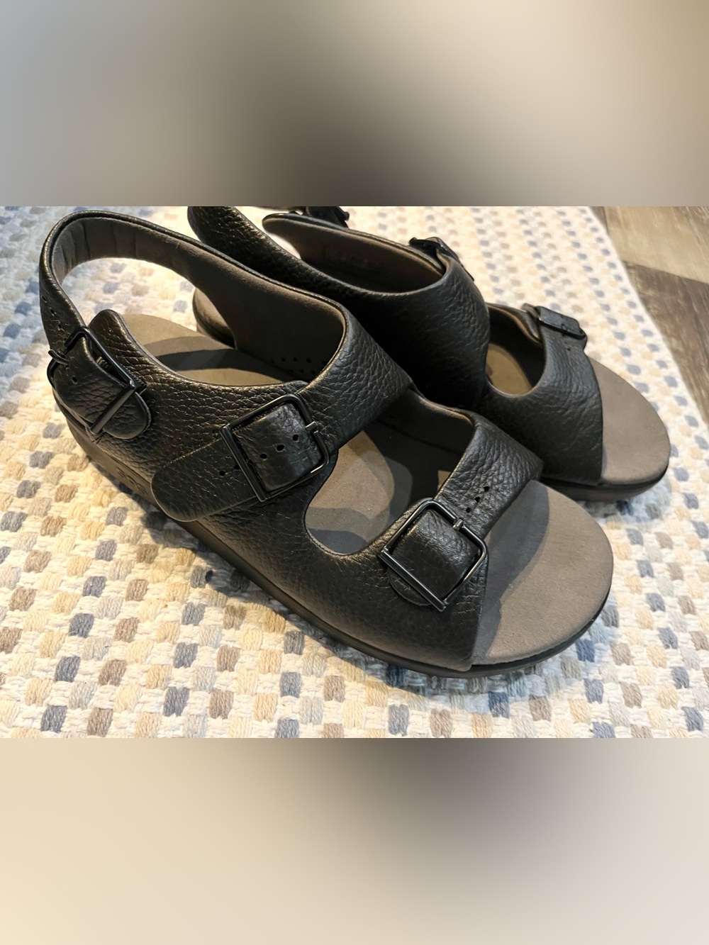 Barely worn SAS Relaxed Walking Sandals 9 wide